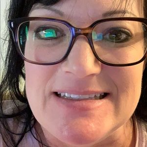 Meet your Posher, Lora